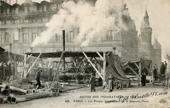  Suite des inondations de 1910 - les pompes d'épuisement sur les Quais aux Fleurs 