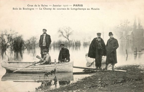 Crue de la Seine de 1910 - Le bois de Boulogne - Le Champ de courses de Longchamps au Moulin