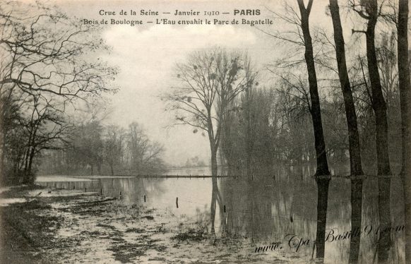 Crue de la Seine en janvier 1910 Paris le Bois de Boulogne et le parc de Bagatelle