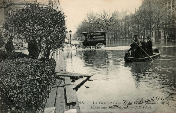 Carte Postale Ancienne de Paris - La grande crue de la seine en Janvier 1910 - l'Avenue Montaigne 