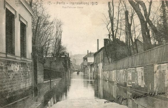 Cartes Postales Anciennes de Paris - Inondations de 1910 - La Rue Félicien David