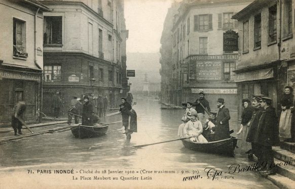 Paris Inondé - cliché du 28 Janvier 1910 - ( Crue maximum : 9,50 ) - La place Maubert au quartier Latin