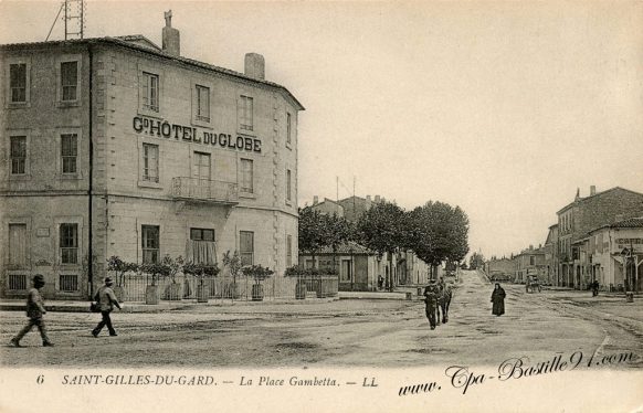 Carte Postale Ancienne de Saint-Gilles-du-Gard - La Place Gambetta