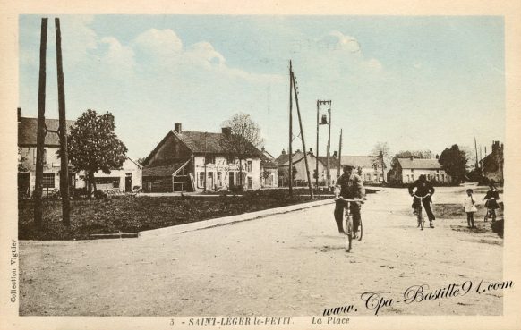 Carte Postale Ancienne - Saint Leger le Petit - La place