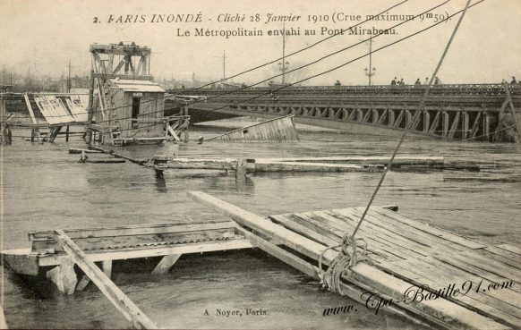 Paris Inondé le métropolitain envahi au pont Mirabeau - Cliché du 28 Janvier 1910 - Crue maximum de 9m50 