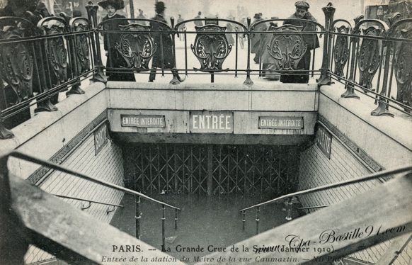 Paris - La Grande Crue de la Seine - Entrée de la station du Métro de la rue Caumartin