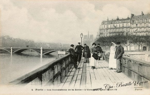 Cartes postales anciennes - Les inondations de Paris en 1910 - L'Estacade quai Henri IV 