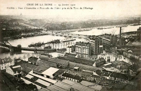 Crue de la Seine le 29 Janvier 1910 – Paris – Pont d'Austerlitz et passerelle du métro prés de la tour de l'Horloge