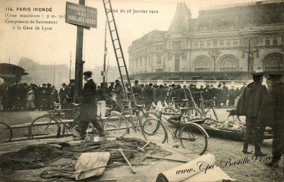 Paris 1910 Inondé - Campement de Sauveteurs à la gare de Lyon 