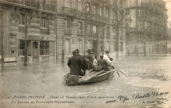 Paris inondé -cliché du 28 janvier 1910 en bateau au boulevard Haussmann