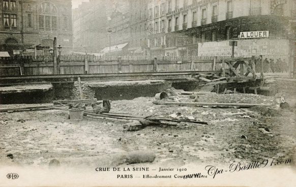 Crue de la Seine en Janvier 1910 - Paris Effondrement cour du Havre 