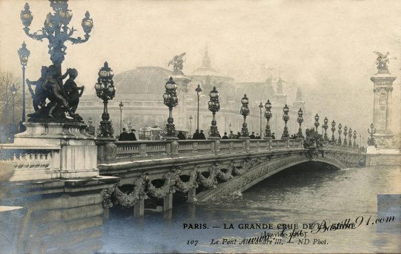 Paris La grande Crue de la Seine de 1910 - Le pont Alexandre III