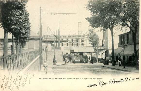 Carte Postale Ancienne - Entrée du Perreux par le pont de Mulhouse