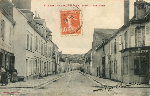 Cartes Postales Anciennes - Villeneuve l'Archevêque - La rue Danton en 1910