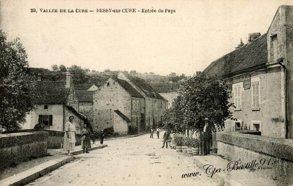 Carte Postale Ancienne - Vallée de la cure - Bessy-sur-Cure - Entrée du Pays d'hier à aujourd'hui - Bessy-sur-Cure - Entrée du Pays