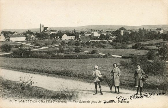 Carte Postale Ancienne - Mailly le Chateau - Vue générale prise du chemin de Fontenay