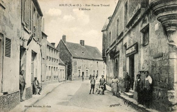 carte-postale-ancienne-Ablis-rue-Pierre-trouvé