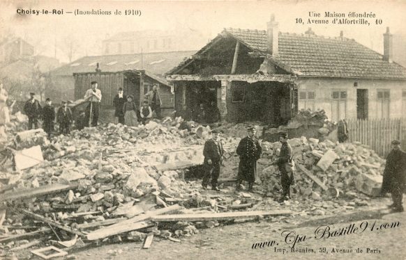 Carte Postale Ancienne - Choisy-le-Roi - Inondations de 1910 - Une maison éffrondée au 10 avenue d'Alfortville