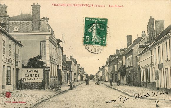 Carte Postale Ancienne de Villeneuve- l'Archevêque - La rue Bréard