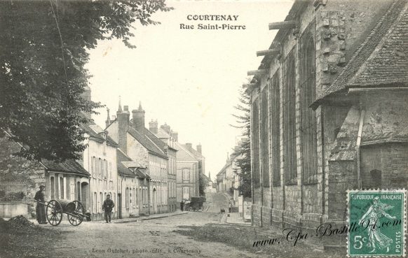 Carte Postale Ancienne de Courtenay - La rue Saint-Pierre