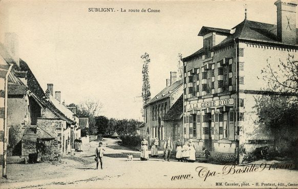 Carte Postale Ancienne de Subligny - La route de Cosne