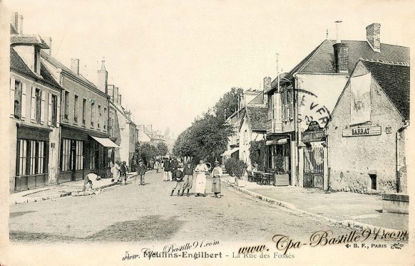 Moulins Engilbert - La Rue des Fossés