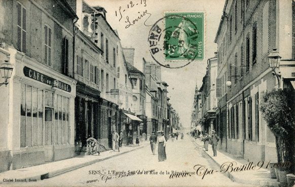 Carte Postale Ancienne de Sens - Entrée Sud de la Rue de la République