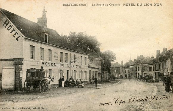 Carte Postale Ancienne - Breteuil la Route de Conches - hôtel du Lion-d'Or