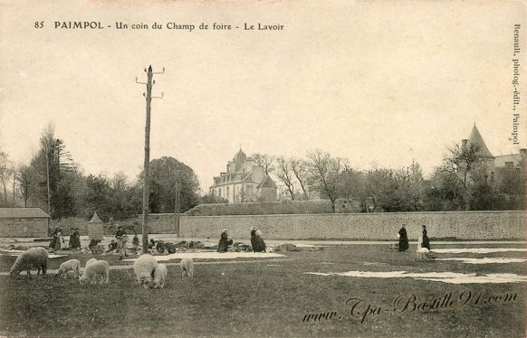 Carte Postale Ancienne - Paimpol un coin du Champ de Foire