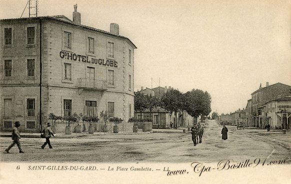 Carte Postale Ancienne de Saint Gilles du Gard - La Place Gambetta -