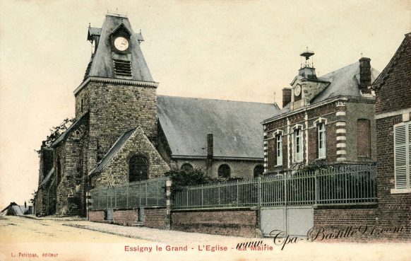 Carte Postale Ancienne d'Essigny le-Grand - l'église et la Mairie