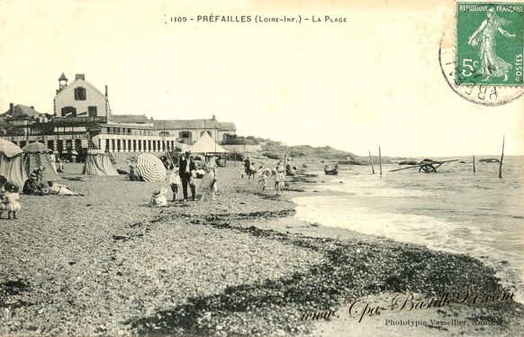 Cartes Postales Anciennes - La Plage de Préfailles à la belle époque