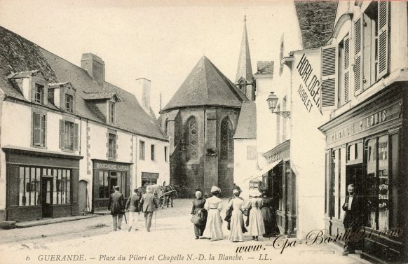 Guérande - Place du Pilori et Chapelle notre Dame la Blanche