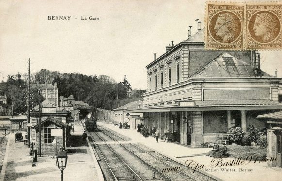 Carte Postale Ancienne de Bernay - La Gare à la belle époque 