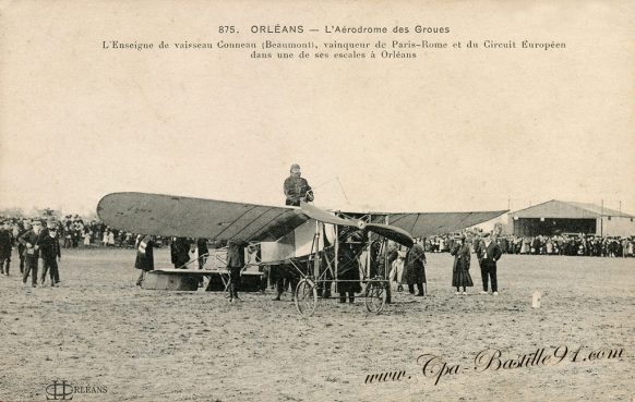 Orléans - L' Aérodrome des Groues - L'Enseigne de Vaisseau Conneau Beaumont