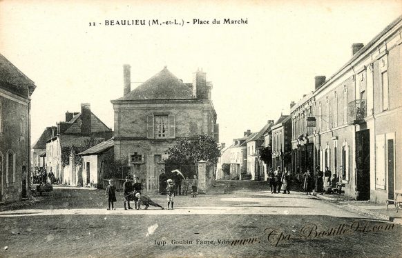 Cartes Postales de Collections de Beaulieu - La place du marché