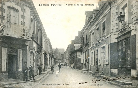 Cartes Postales Anciennes de Saint-Mars d'Outillé - Centre de la rue principale