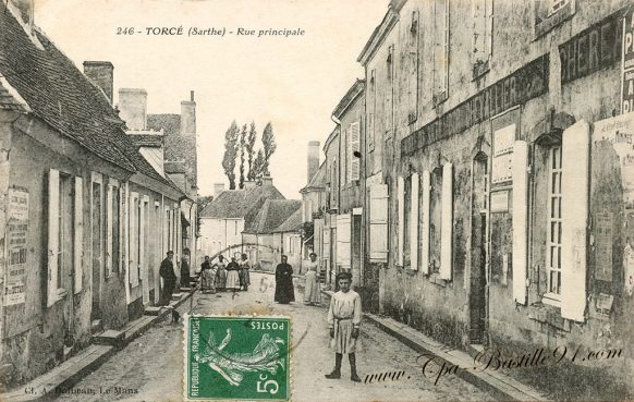 Cartes Postales Anciennes de Torcé - La rue principale