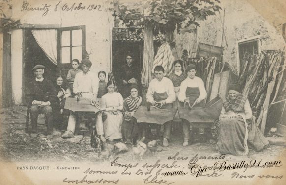 Carte Postale Ancienne du Pays Basque - Une famille de Sandaliers 