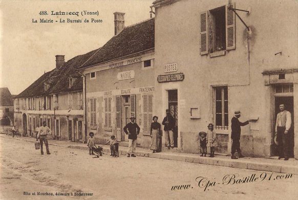 Carte Postale Ancienne de Lainsecq - La Mairie et le bureau de poste