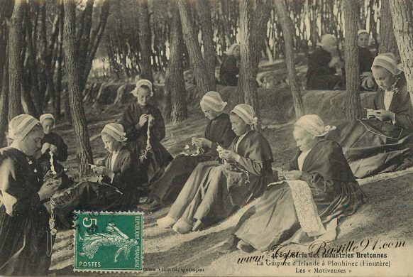 Carte Postale Ancienne Série des industries Bretonnes - La Guipure d'Irlande à Plouhinec - Les Motiveuses