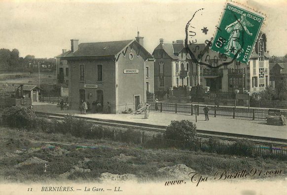 Carte postale Ancienne de Bernières - La Gare à la belle époque